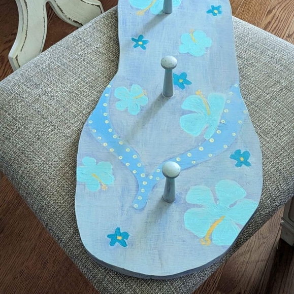 Super Cute "Flip Flop" Wall Decor With Hooks. Measures approximately 22.5" x 10" - Picture 2 of 8